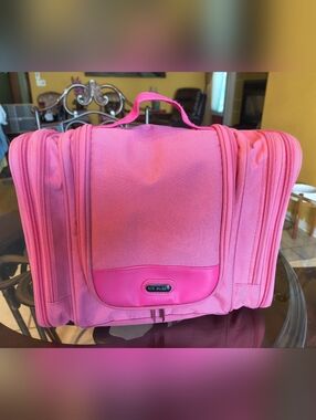 Pink Mr. Sleek Toiletries Travel Bag